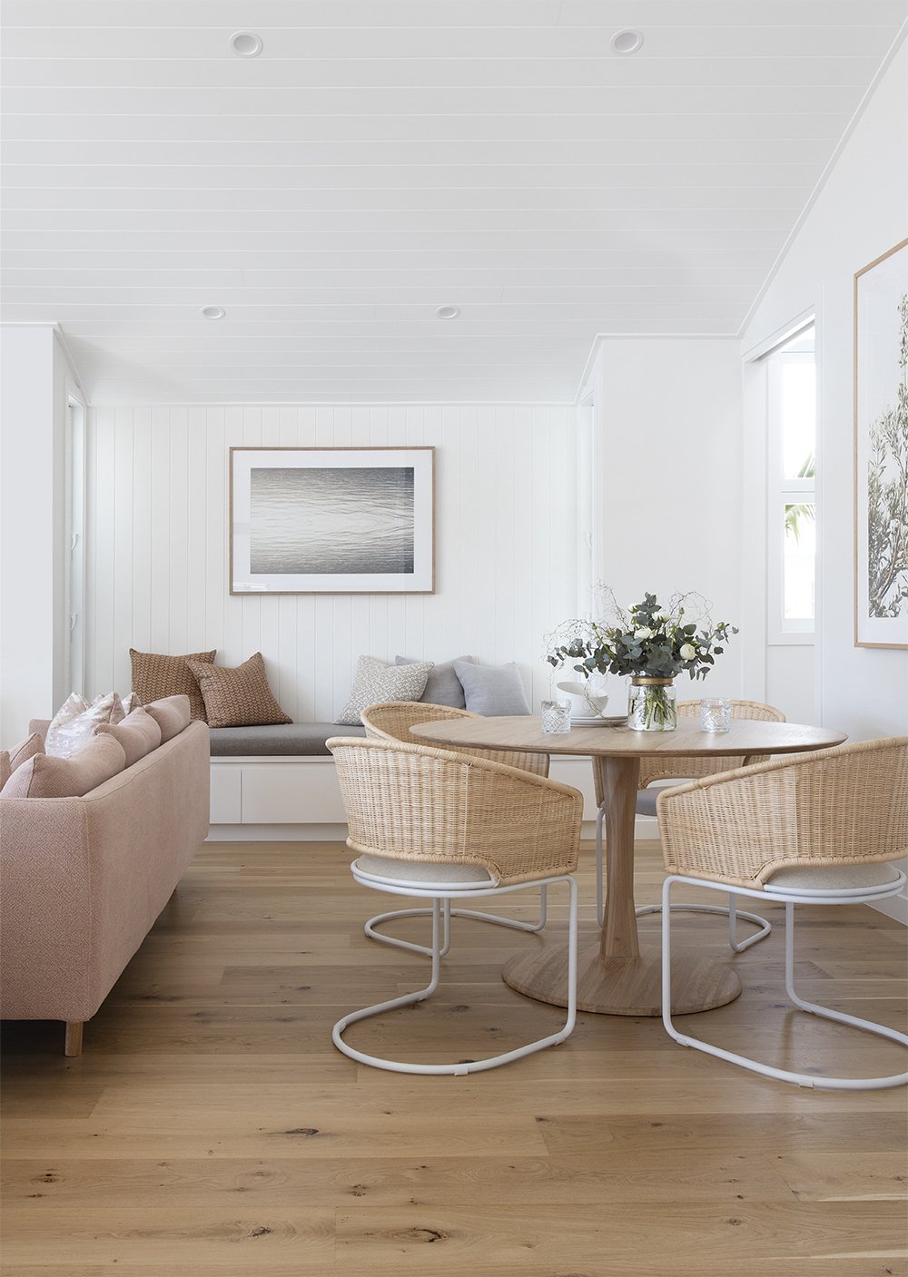Burleigh holiday home bench seat and dining table