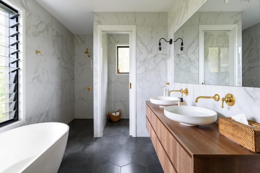 farmhouse style luxe bathroom