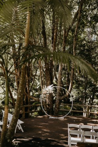 Circle white wedding arbour